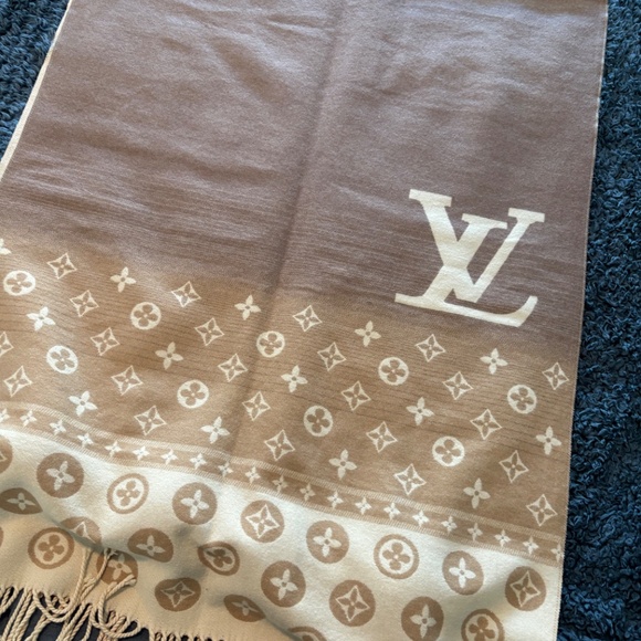 Louis Vuitton Beige and Brown Cashmere Super Soft Scarf - Picture 2 of 5